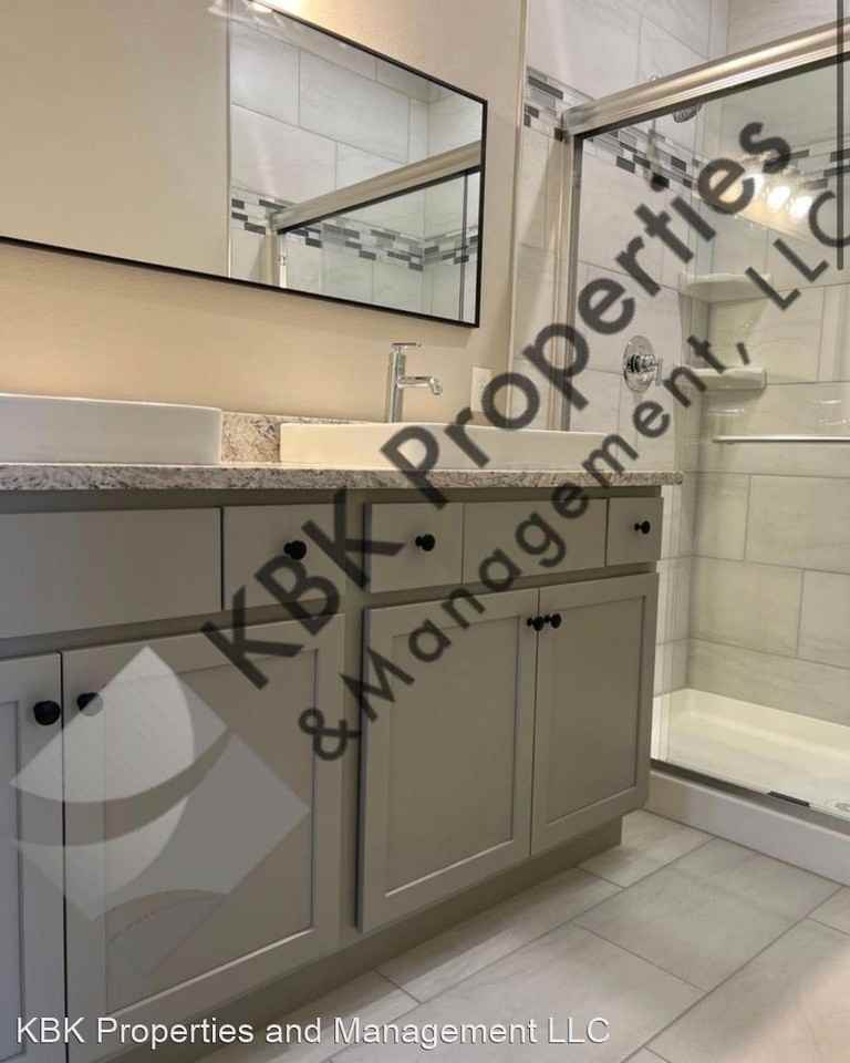 910 Douglas Drive 912 Douglas Drive - Photo 2 of 10