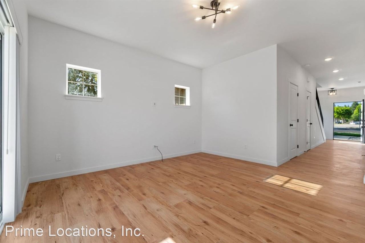 Luxury Townhomes in The Heart of Tumwater Apartments 826 Dennis St Sw