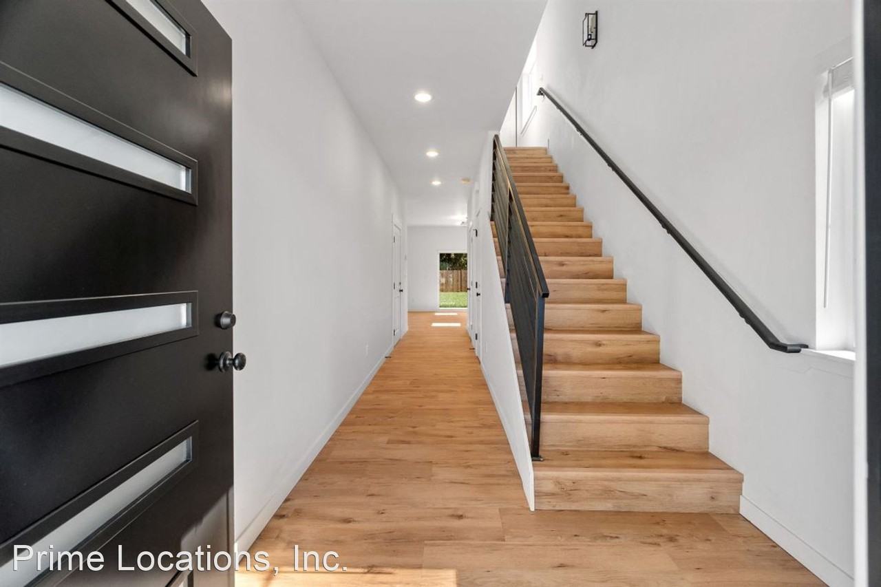 Luxury Townhomes in The Heart of Tumwater - Photo 2 of 33