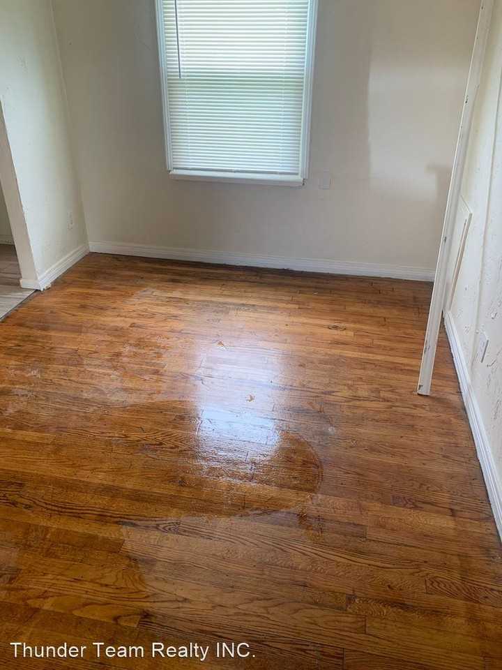 729 Ne 35th St - Photo 2 of 9