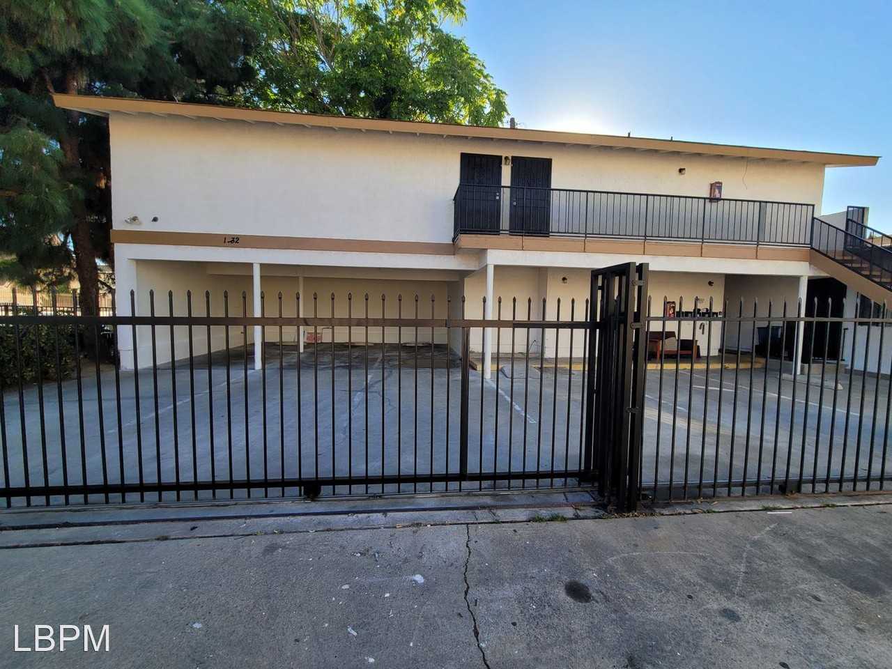 1132 E. Arcadia Court - Photo 2 of 14