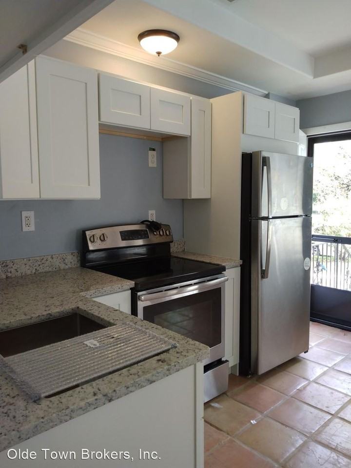 2524 E Church St #B - Photo 3 of 10