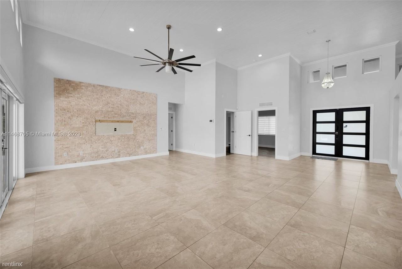 17610 Sw 80th Ct #1 - Photo 3 of 21