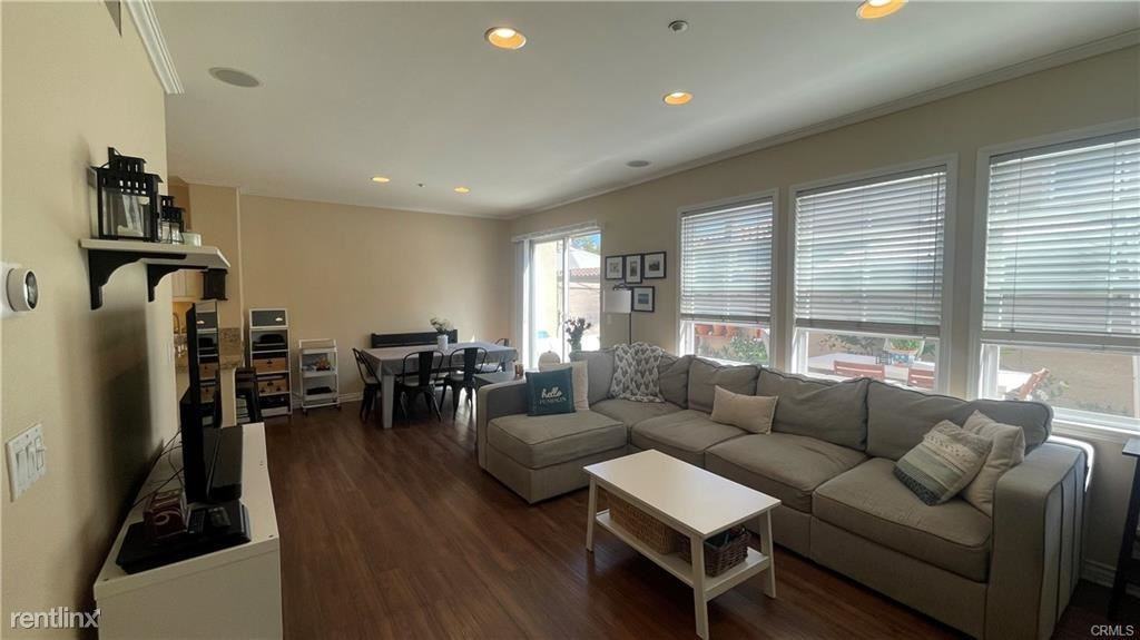 114 Paseo Vis - Photo 2 of 11