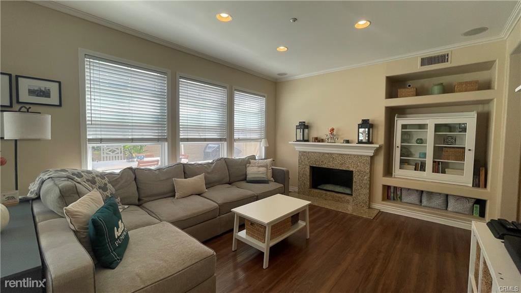 114 Paseo Vis - Photo 3 of 11