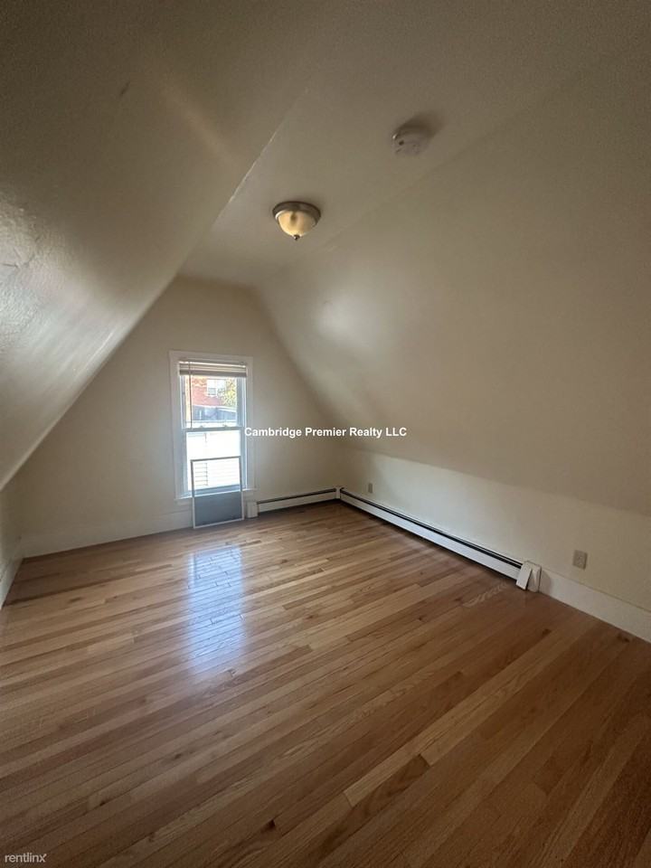 185 Beacon St - Photo 2 of 8