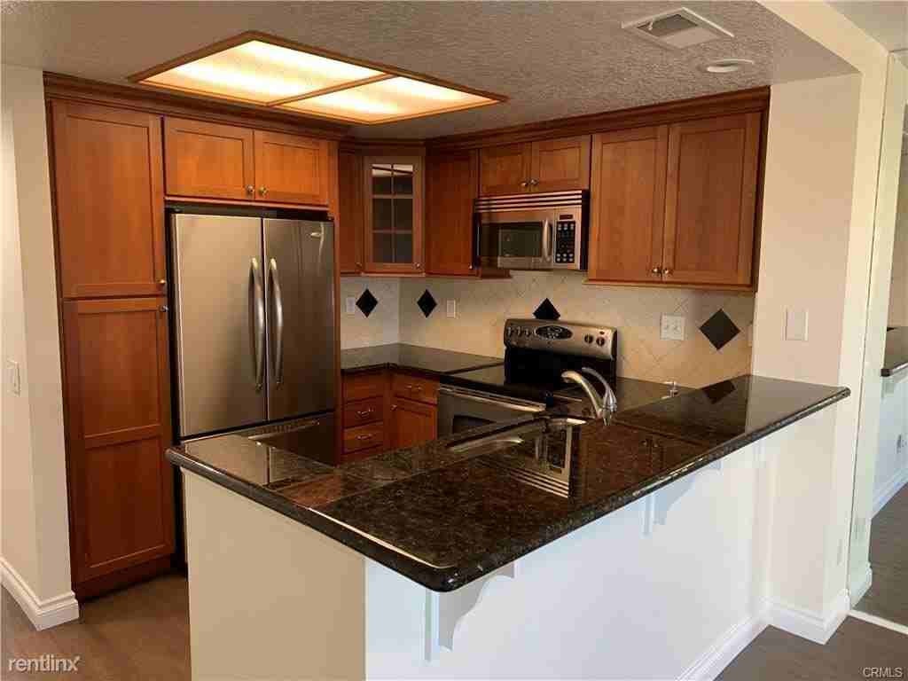 311 Stanford Ct #41 - Photo 3 of 7