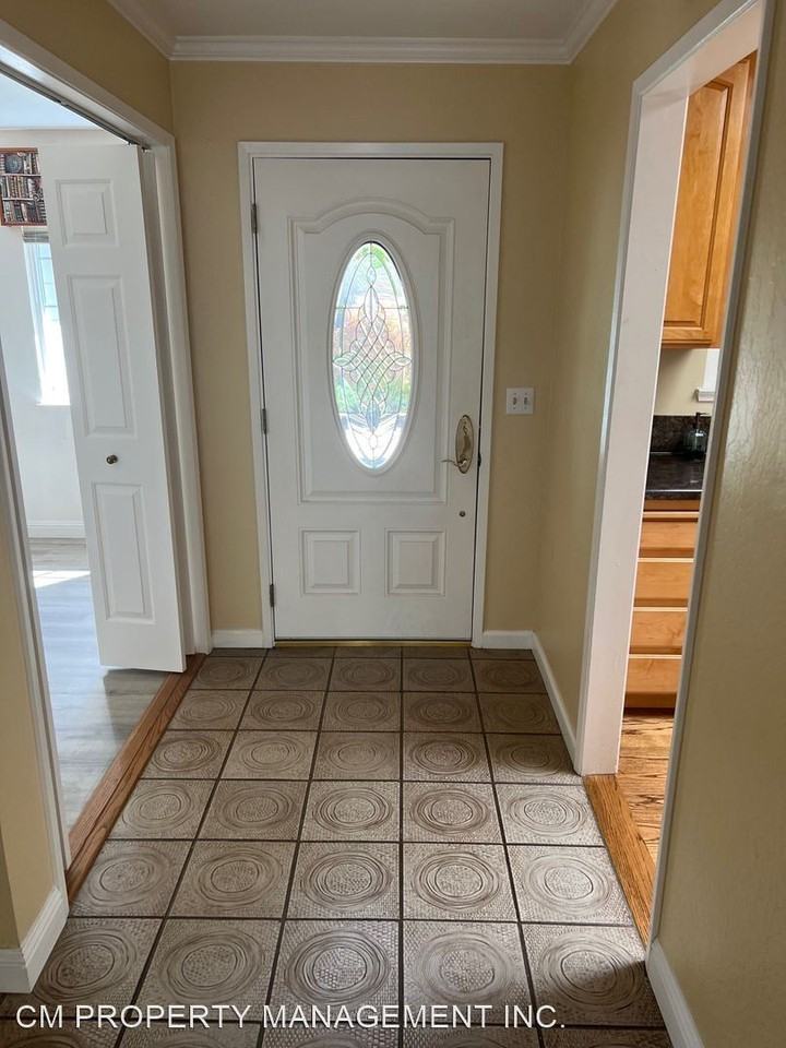 1119 Littleoak Dr - Photo 3 of 22