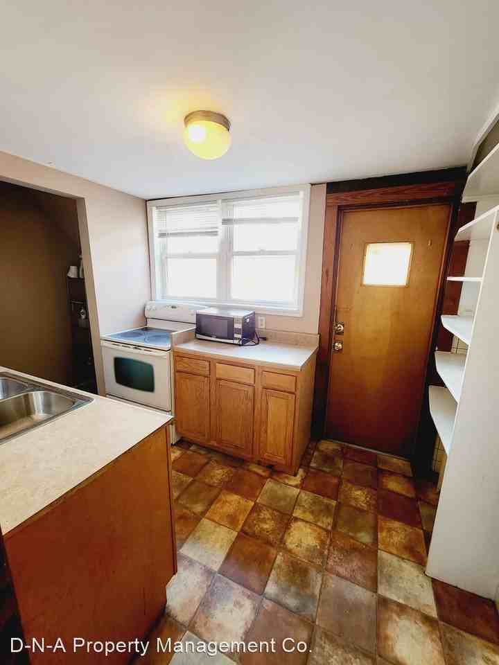 118-120 S. Courtland St - Photo 2 of 8