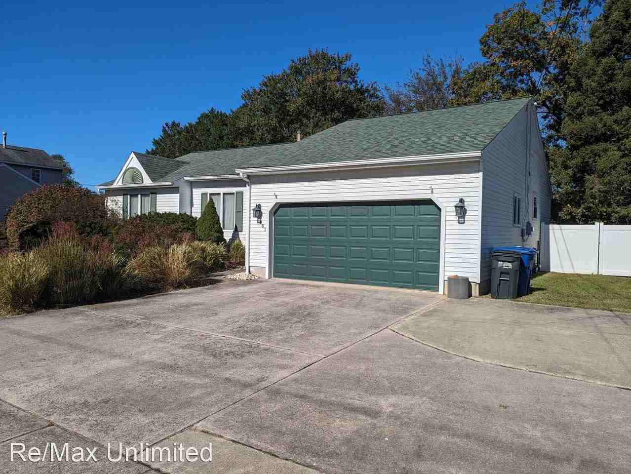 961 Olive St - Photo 2 of 34