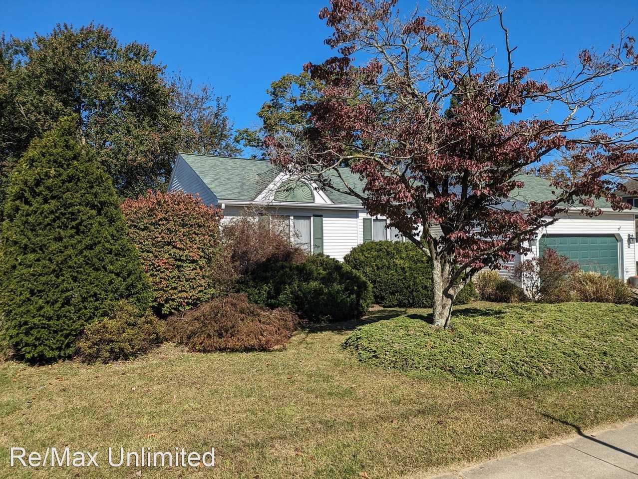 961 Olive St - Photo 3 of 34