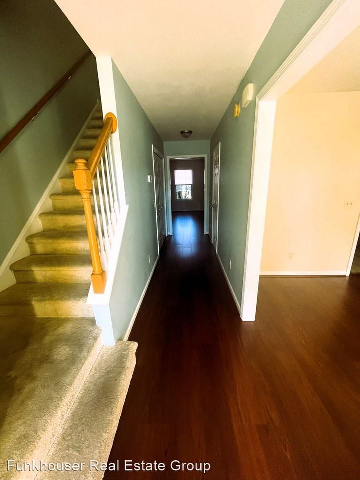 127 Joyce Dr - Photo 2 of 12