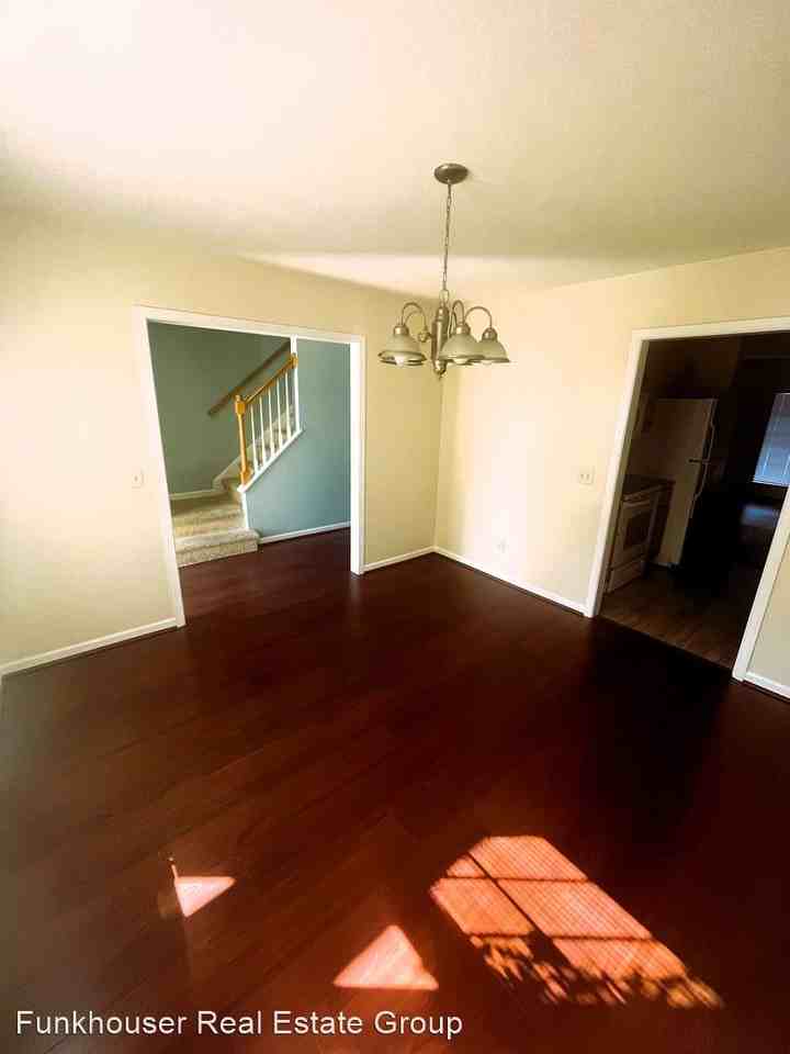 127 Joyce Dr - Photo 3 of 12