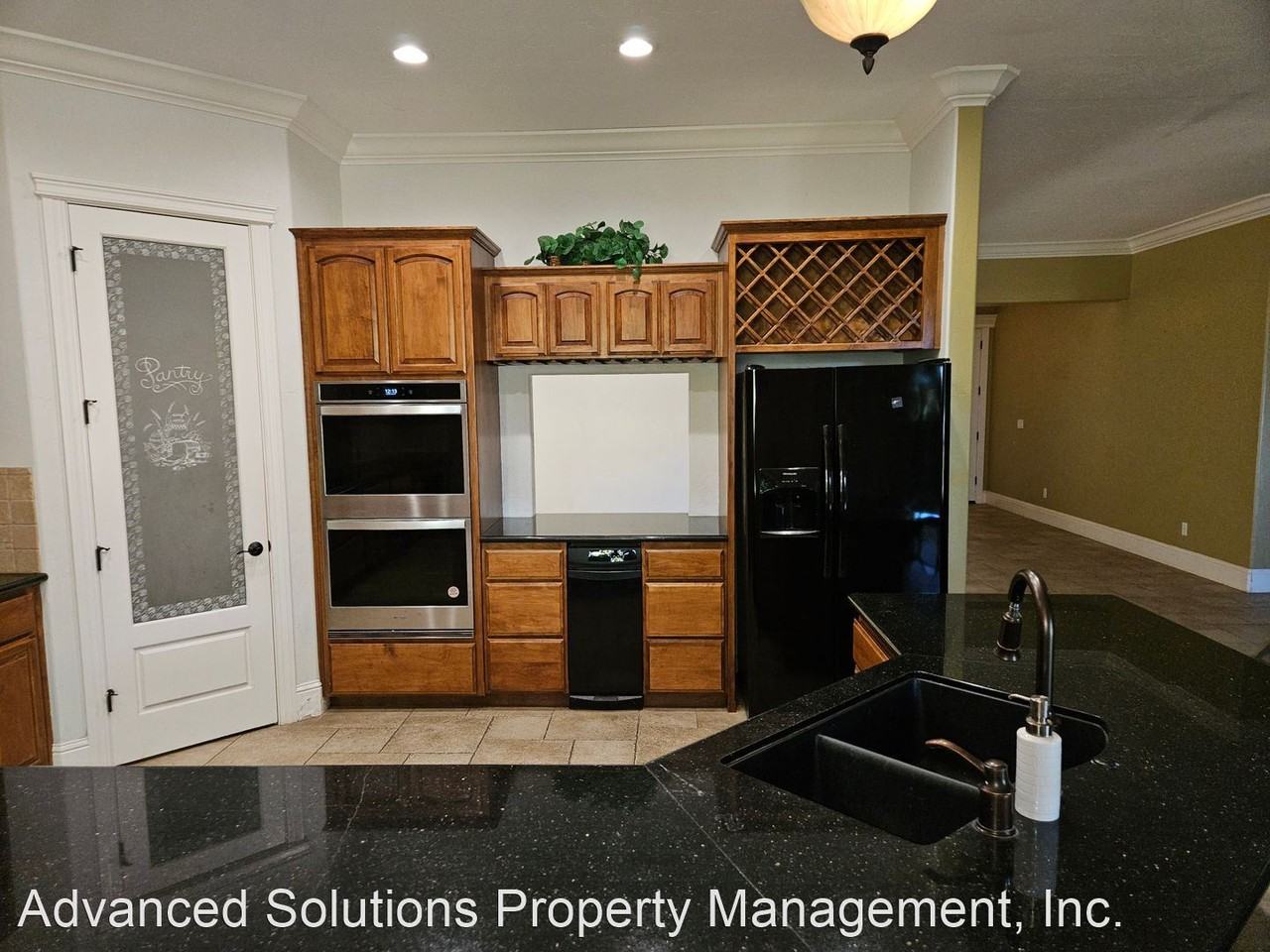 780 Woodacre Dr - Photo 3 of 24