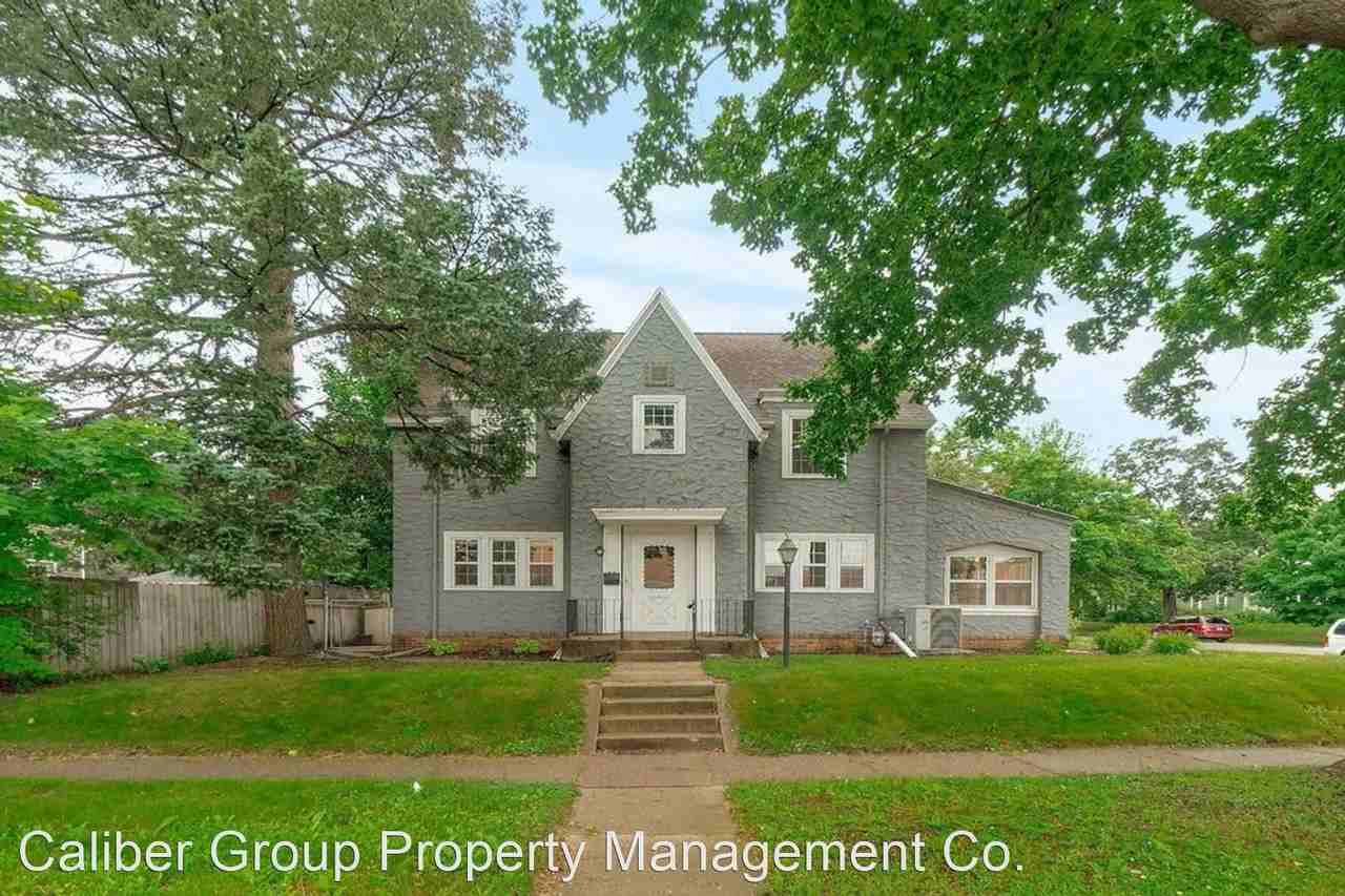 324 W 8th St - Photo 2 of 6