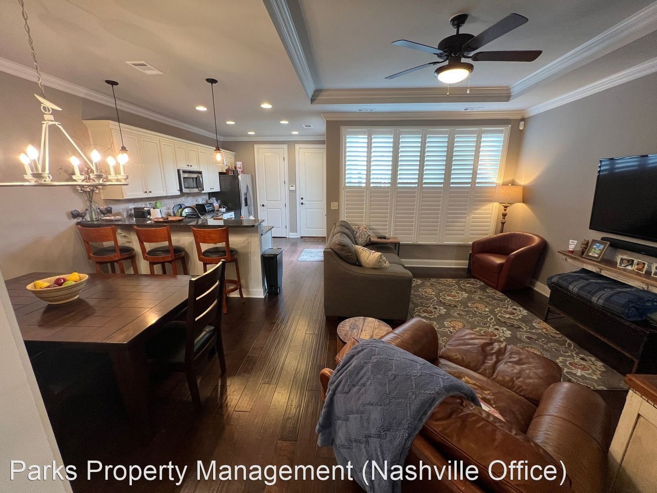1037 Howland St - Photo 2 of 21