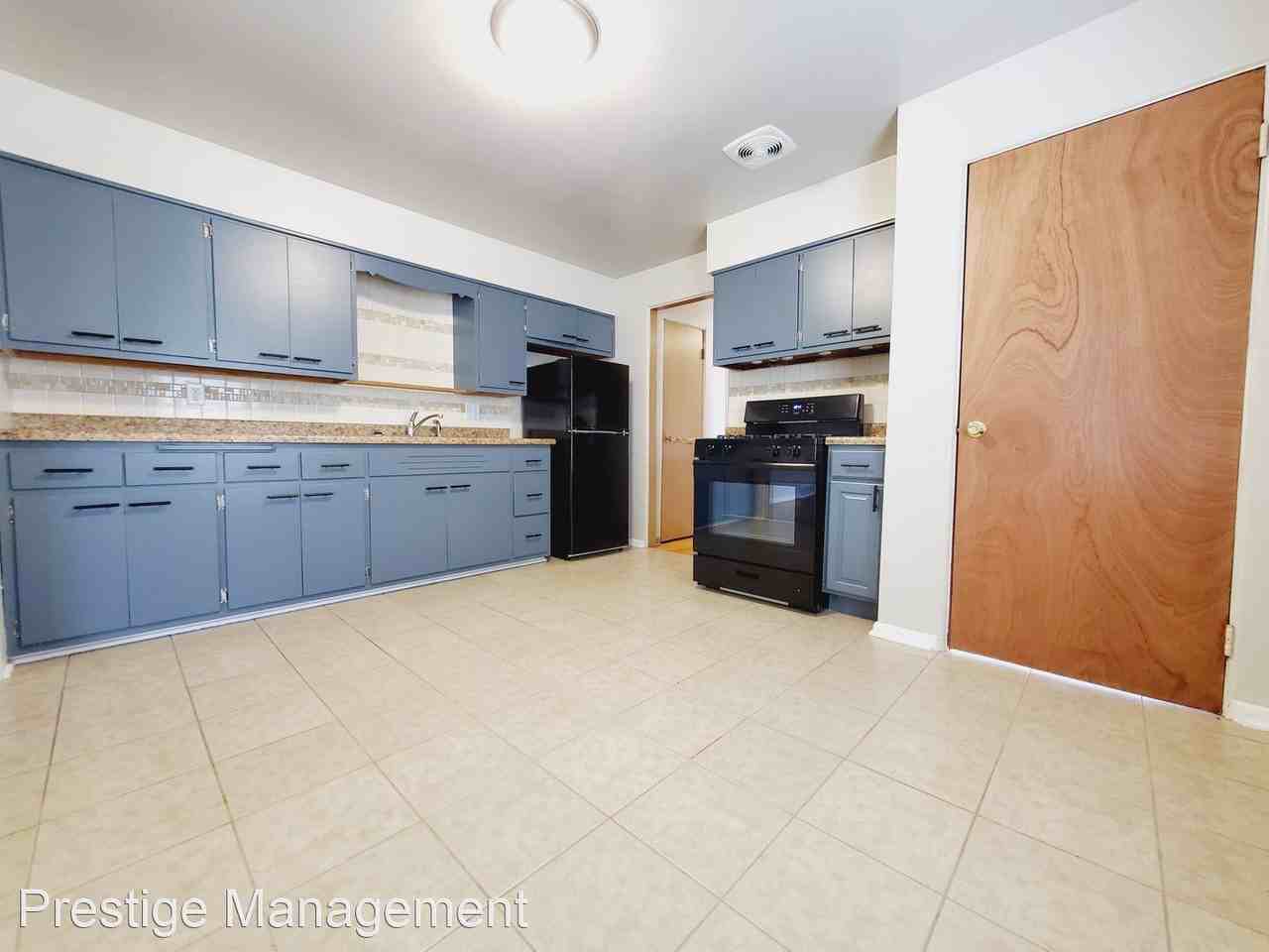 8939 Lawndale St - Photo 2 of 6