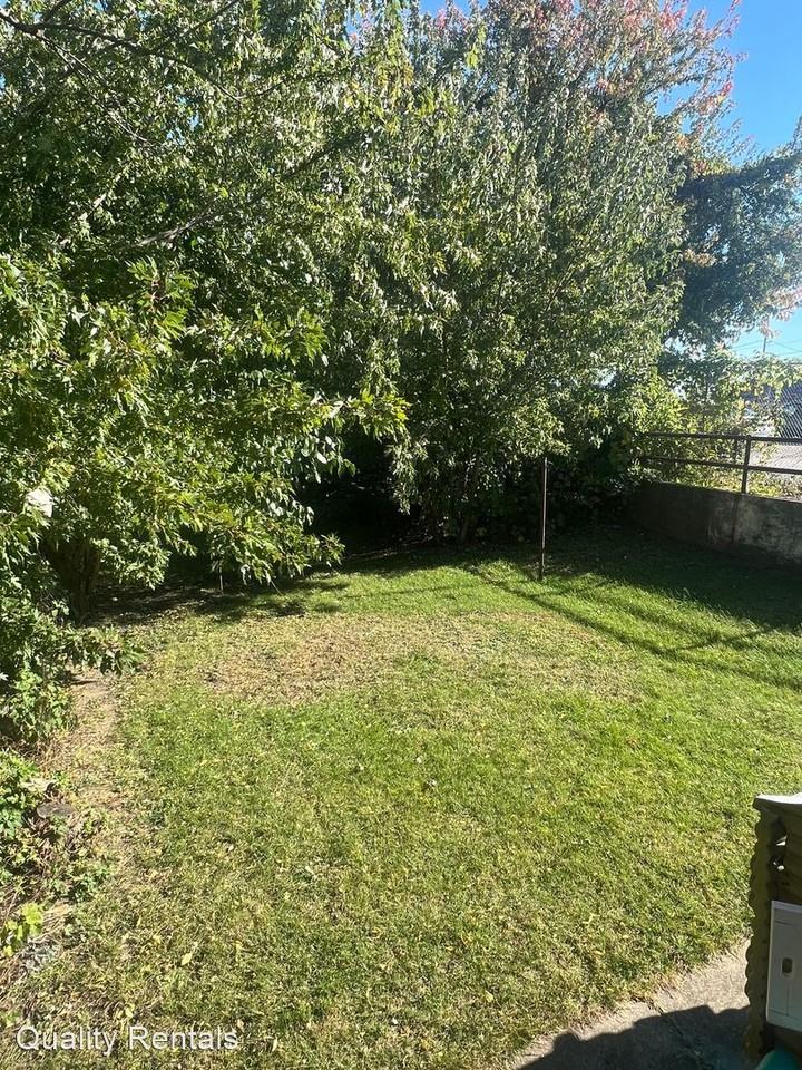 1115 CRANBERRY - Photo 2 of 8