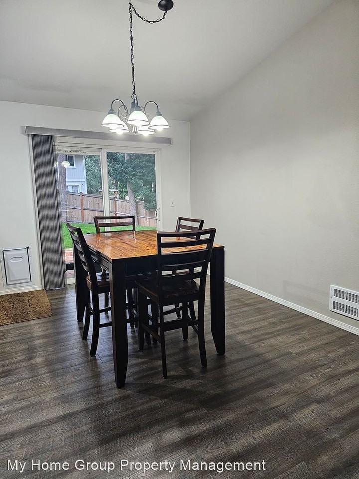 18126 E Clear Lake Blvd Se - Photo 3 of 15