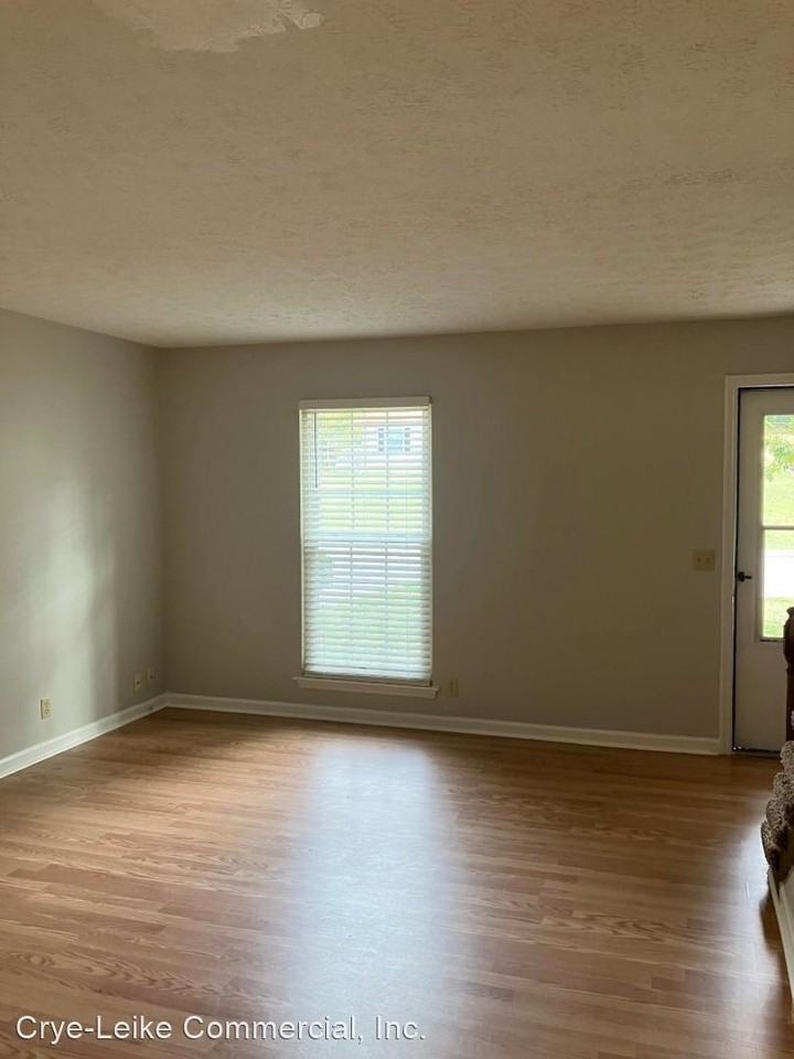 4738 Cascade Dr - Photo 3 of 10