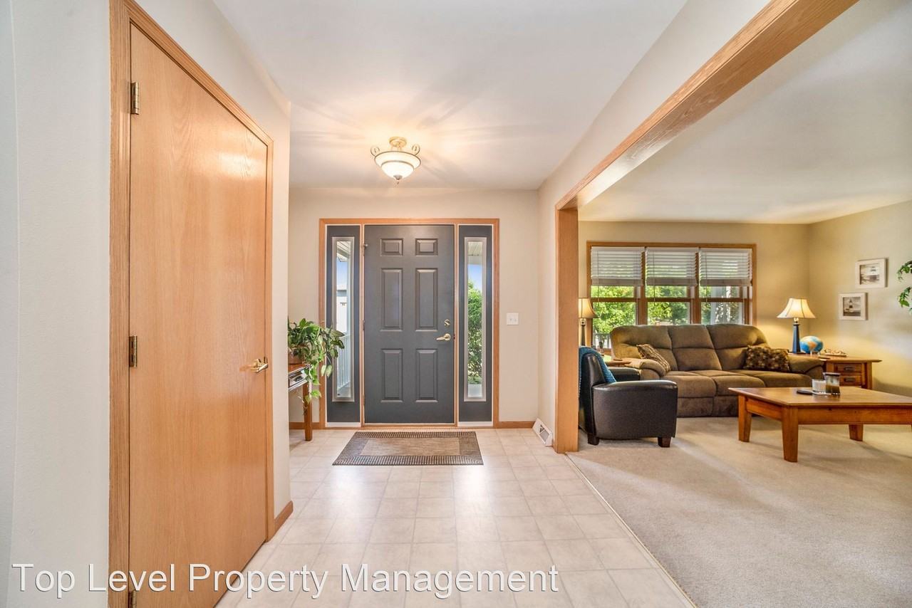 1106 Tamarack Way - Photo 3 of 30