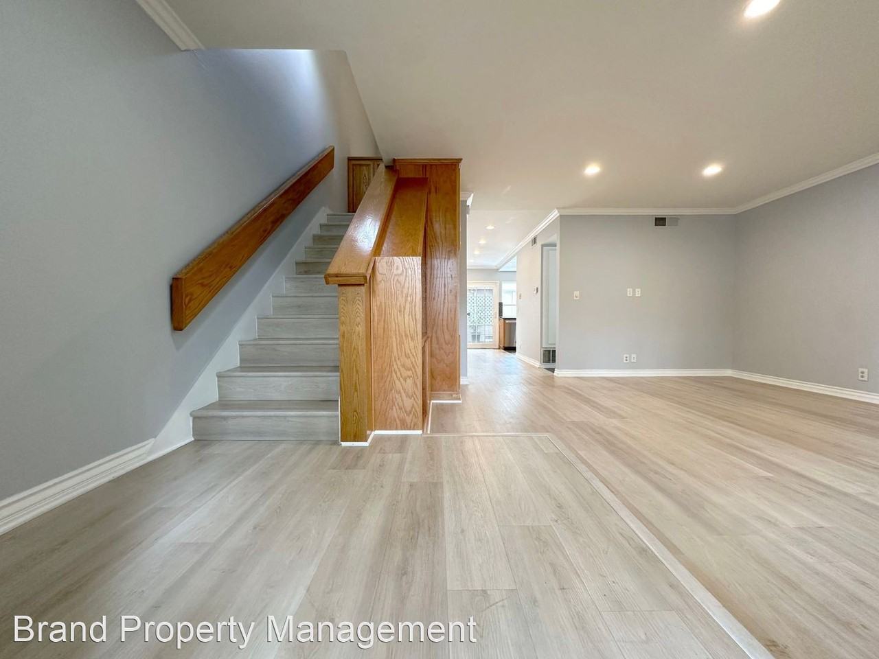 16421 Meadowbrook Ln - Photo 2 of 35