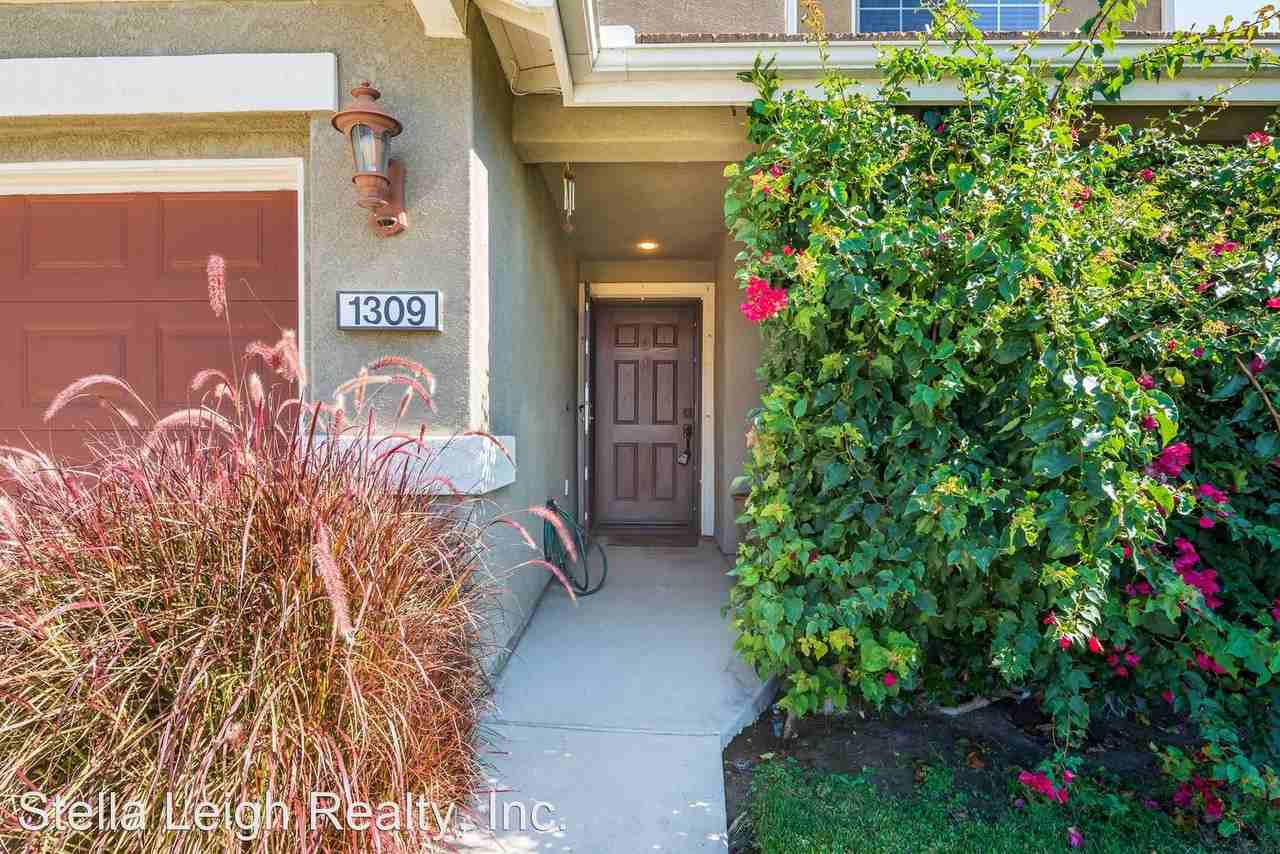 1309 Fieldbrook St - Photo 2 of 32