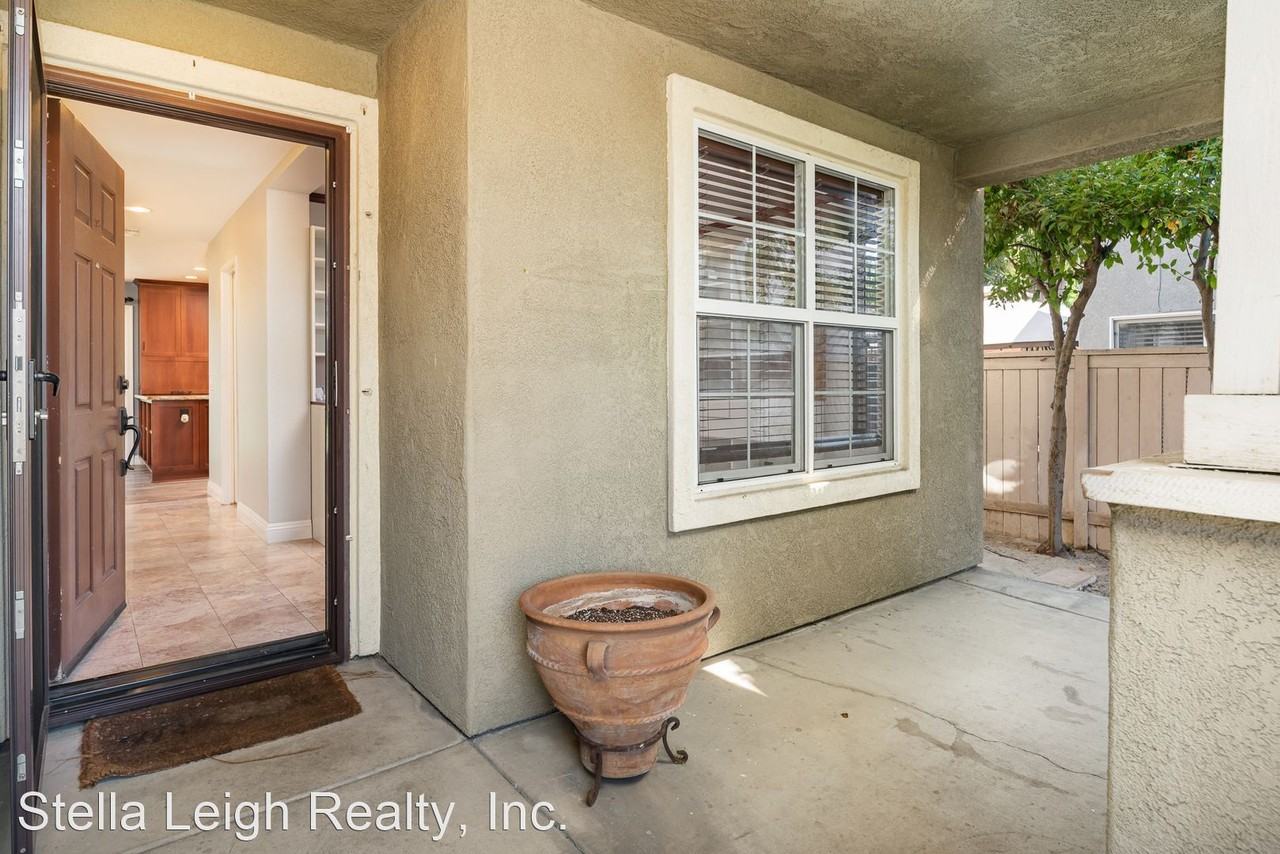 1309 Fieldbrook St - Photo 3 of 32