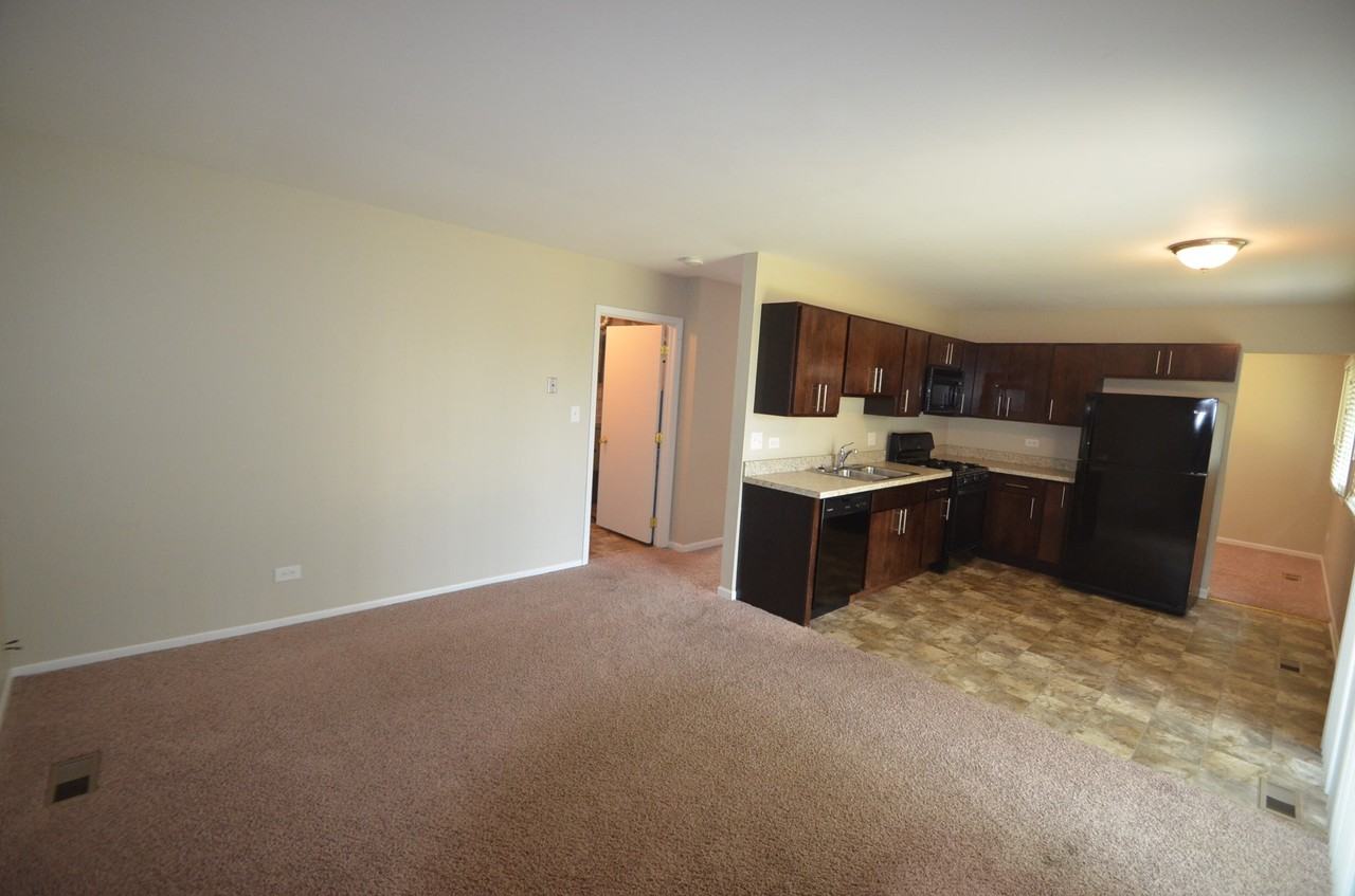 2350 Vista Dr - Photo 2 of 4