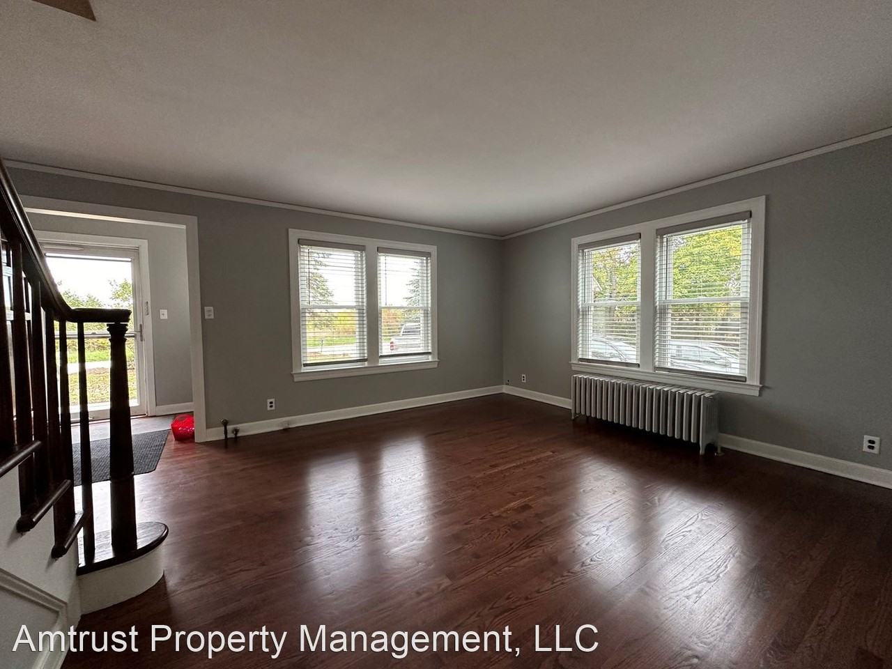 29469 N Fremont Center Rd - Photo 3 of 15