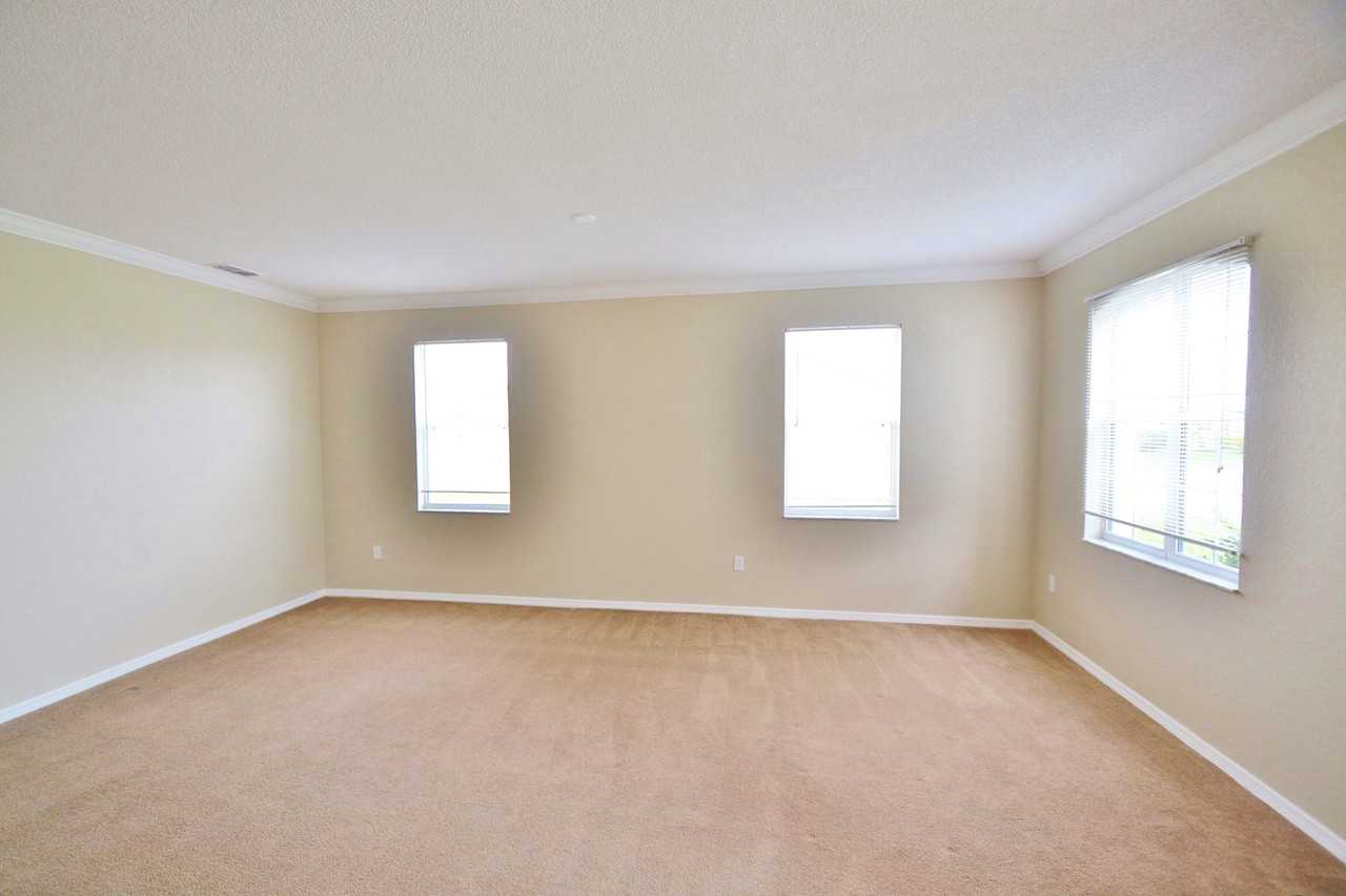 725 Terranova Ave - Photo 3 of 14