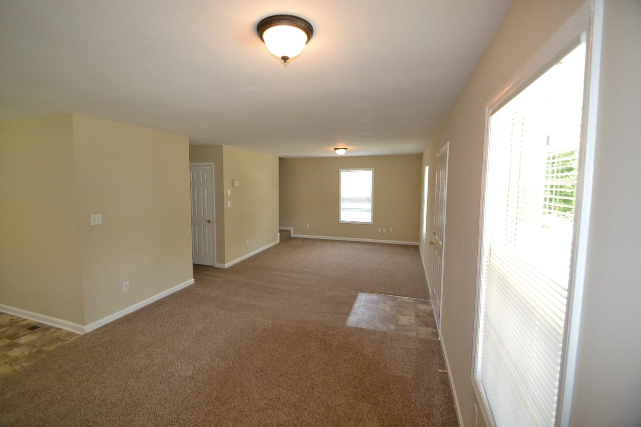 427 Katonah Ave - Photo 2 of 5