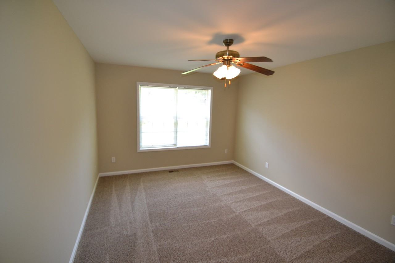 427 Katonah Ave - Photo 3 of 5