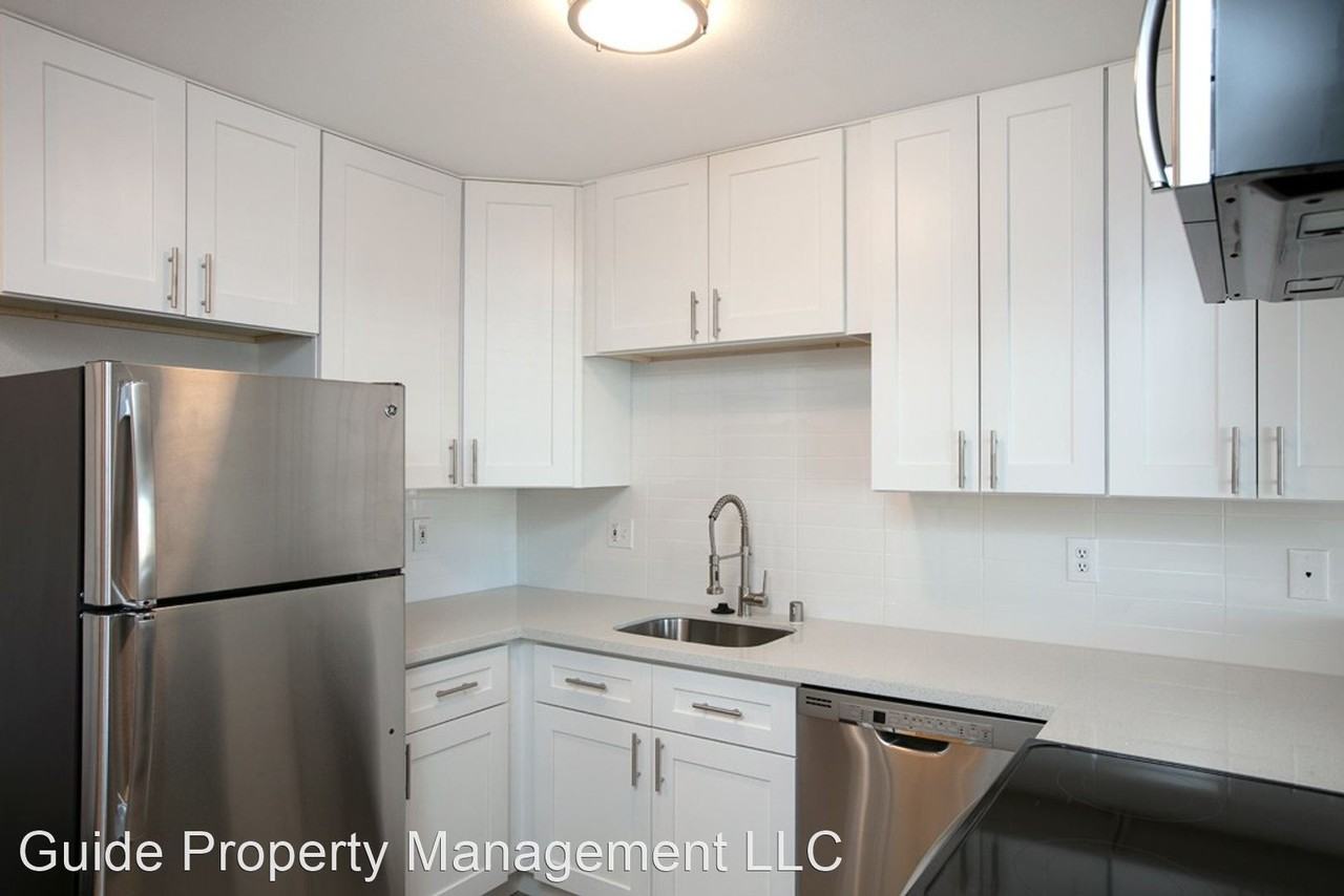 2113 N 107th Street - Photo 3 of 8