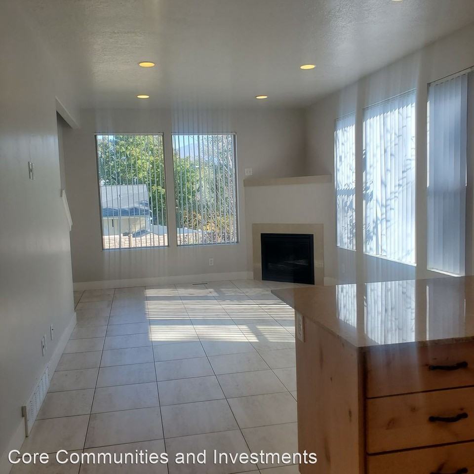 651 East Nikita Cove - Photo 3 of 30