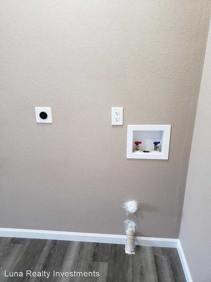 208 W Dewey Ave - Photo 3 of 6
