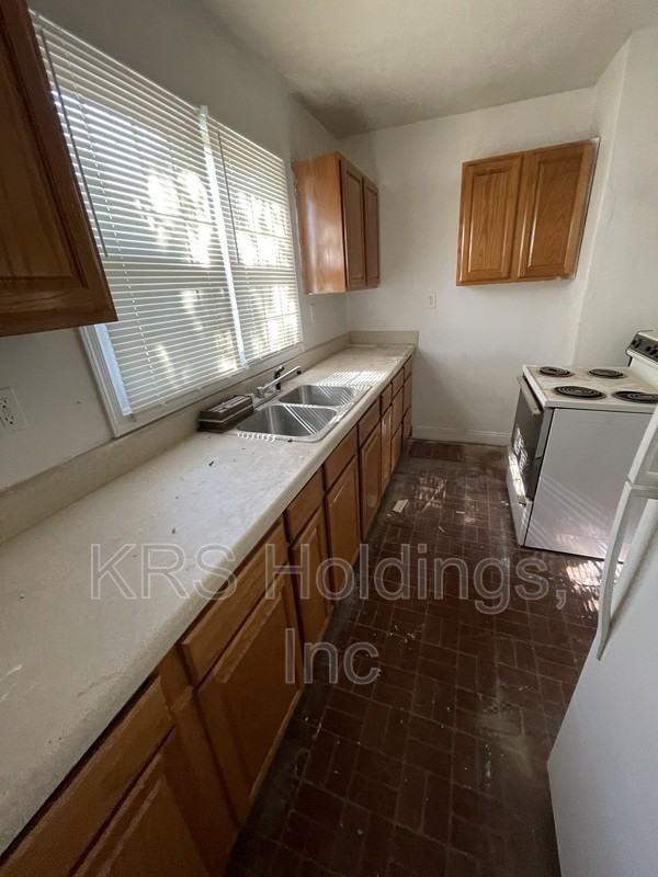 7428 Fenner St - Photo 3 of 11