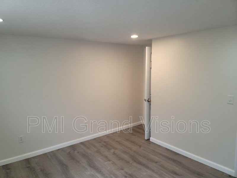 1060 2nd St - Photo 2 of 29