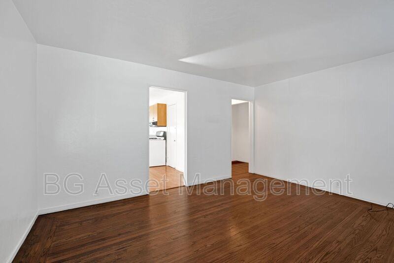 548 Fern Ave - Photo 3 of 16