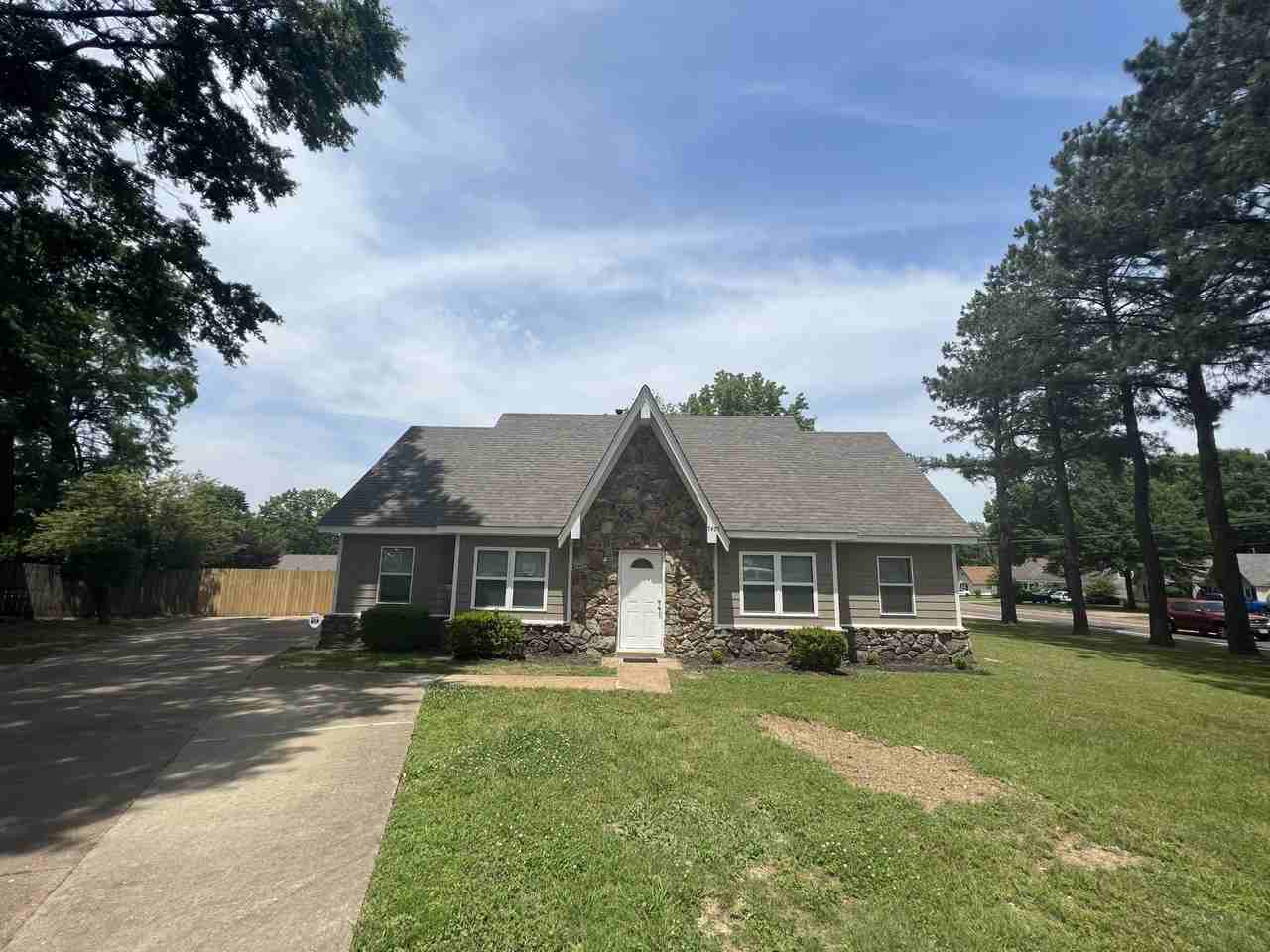 7495 Greenbrook Pkwy - Photo 2 of 31