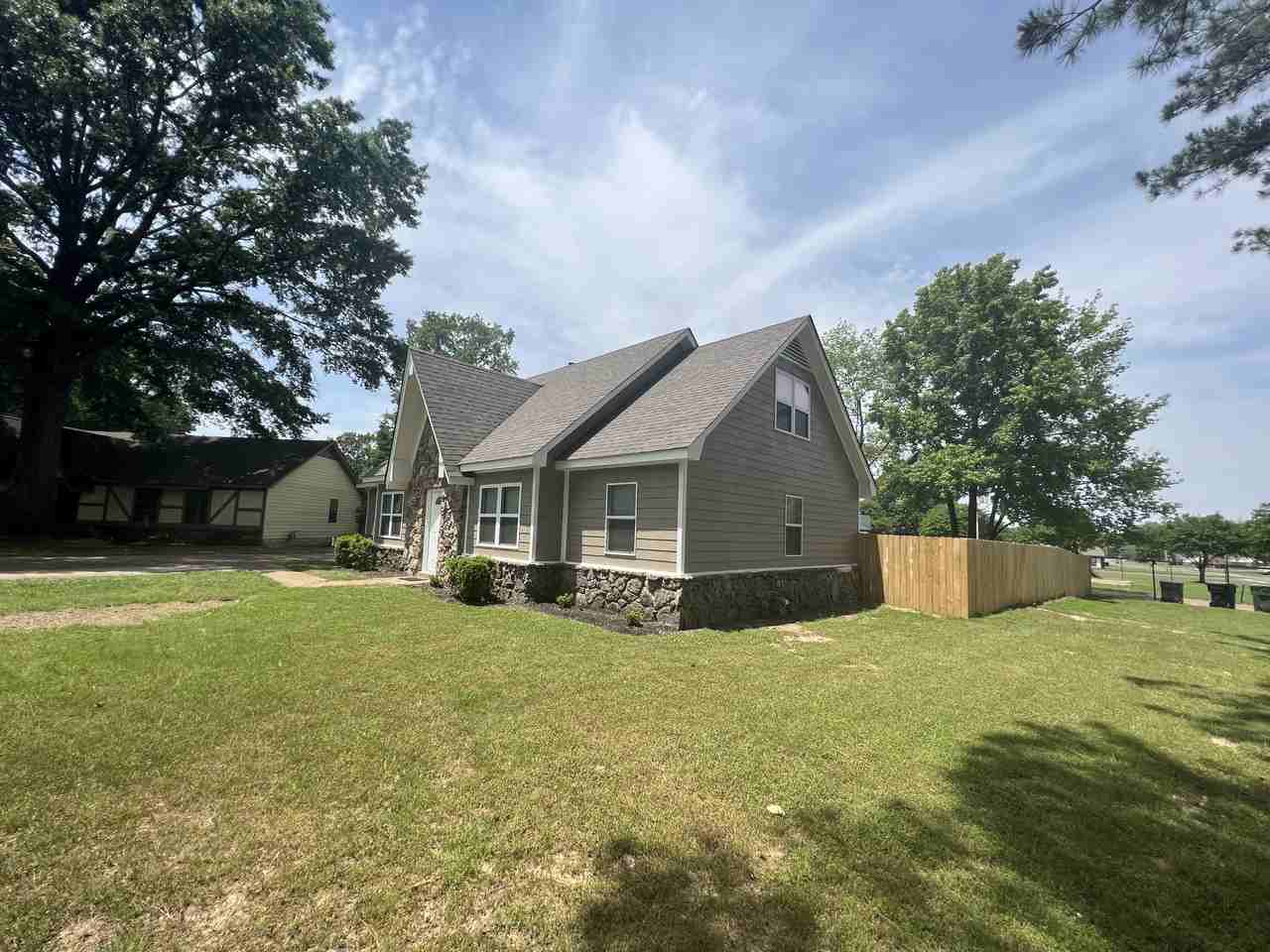 7495 Greenbrook Pkwy - Photo 3 of 31