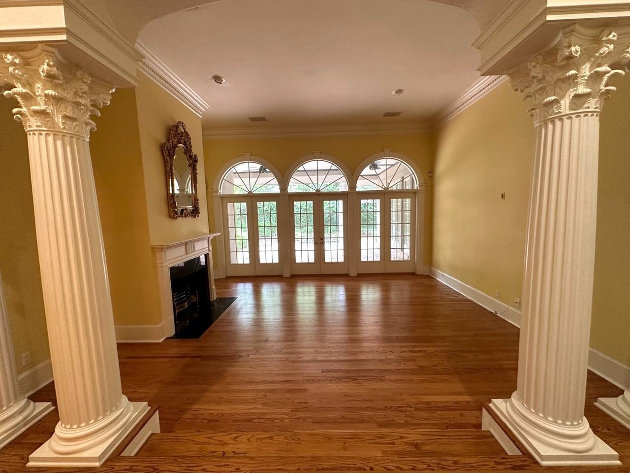 6723 Linford Ln - Photo 3 of 35