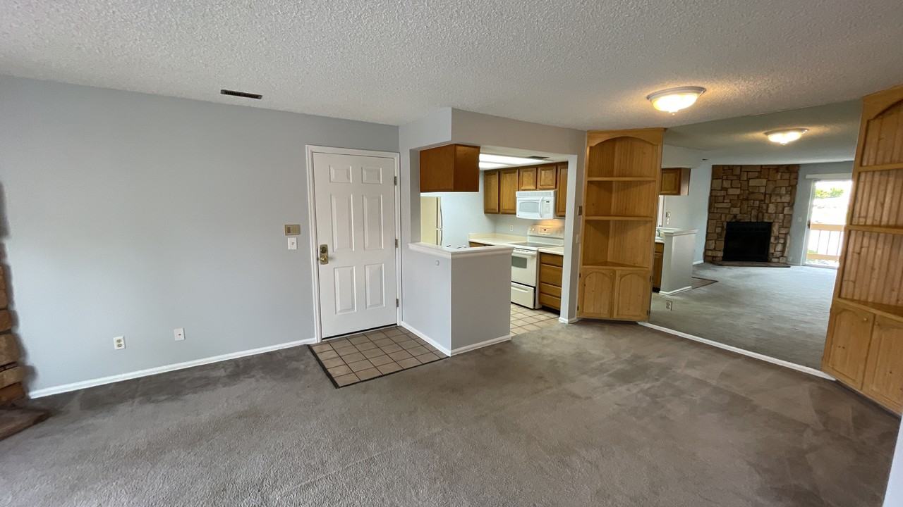 914 Tenderfoot Hill Rd #104 - Photo 3 of 9