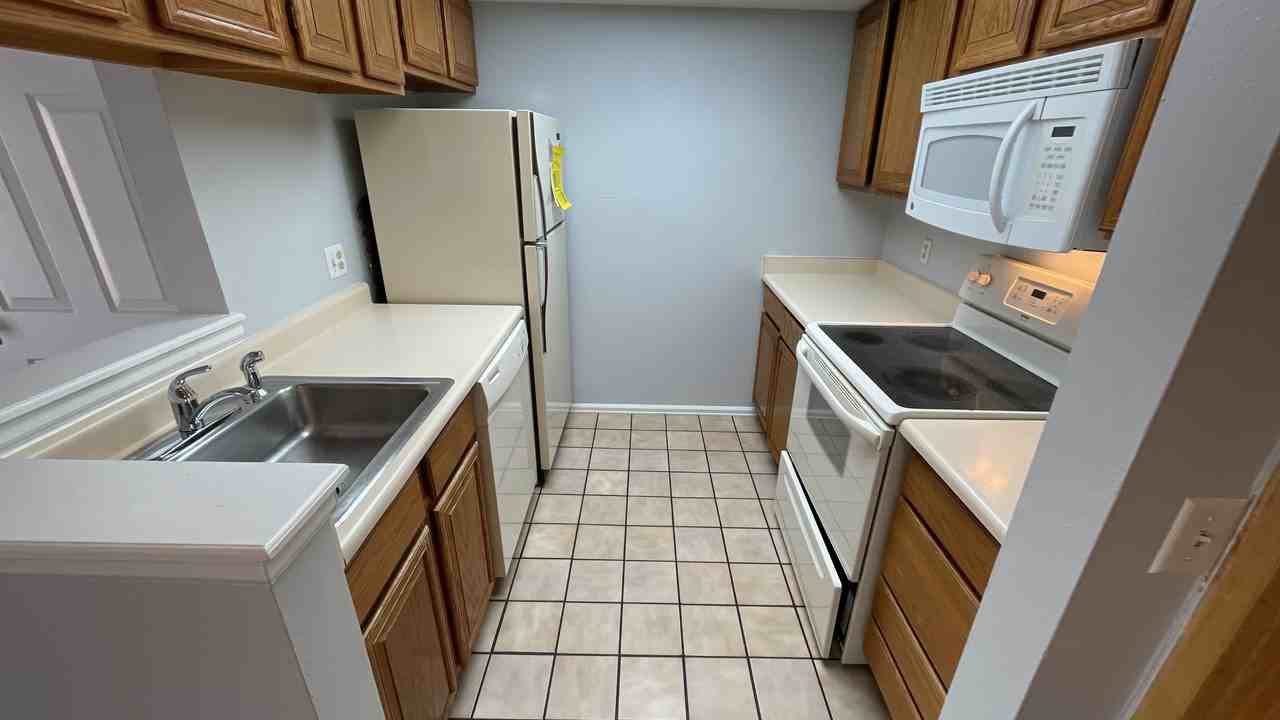 914 Tenderfoot Hill Rd #104 - Photo 4 of 9