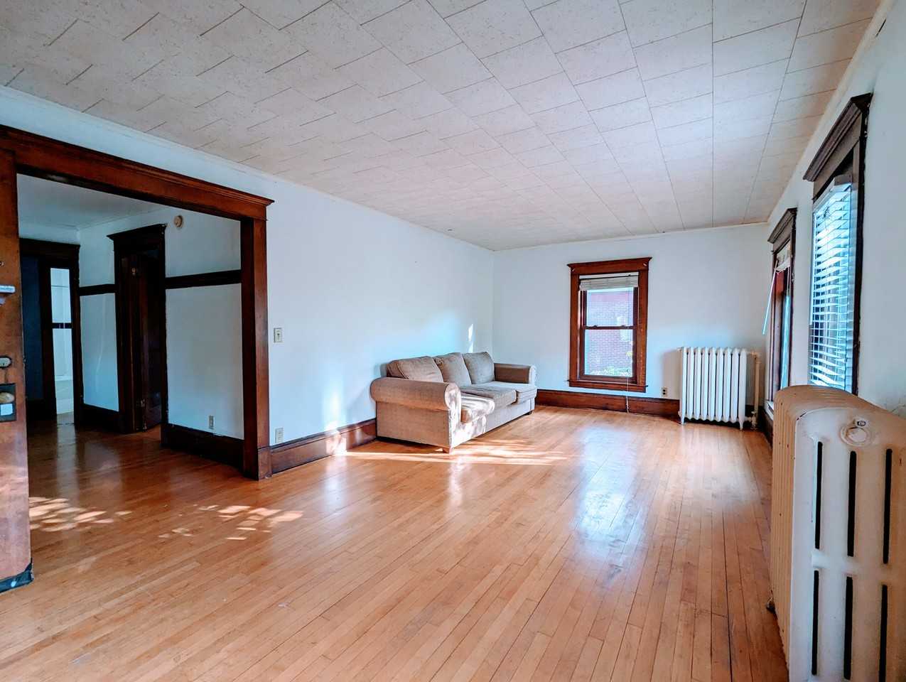 1298 Raymond Ave - Photo 3 of 15