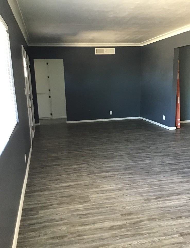 864 E Silver St - Photo 2 of 12