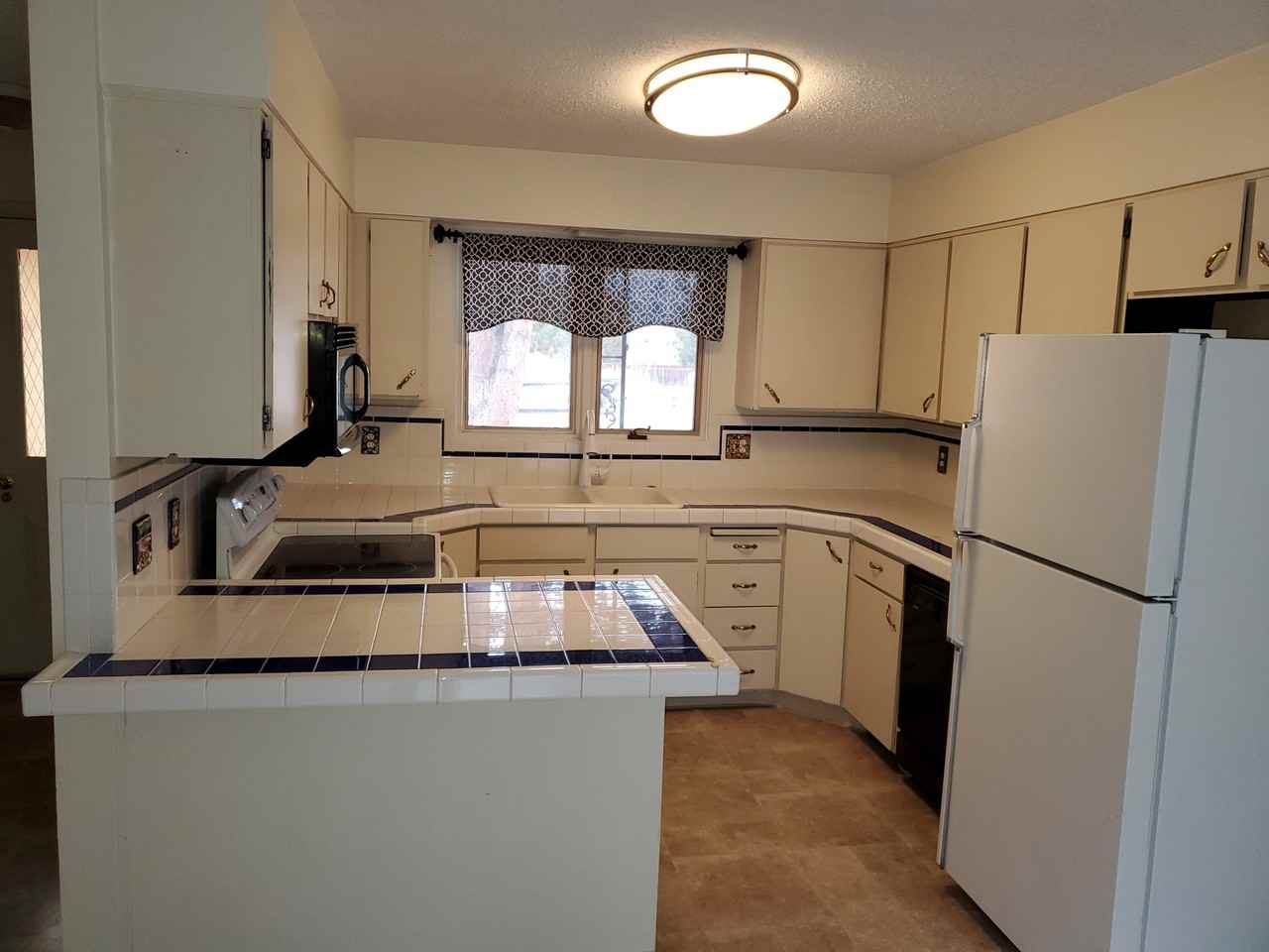 3221 Helena Dr - Photo 2 of 19