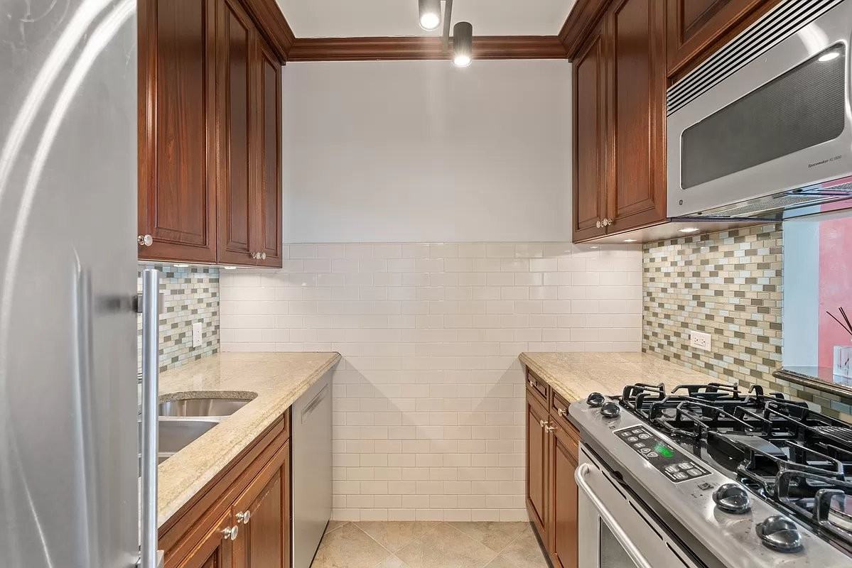 Wall Street Ct #408 - Photo 3 of 8