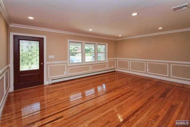 102 W Saddle River Rd - Photo 3 of 25