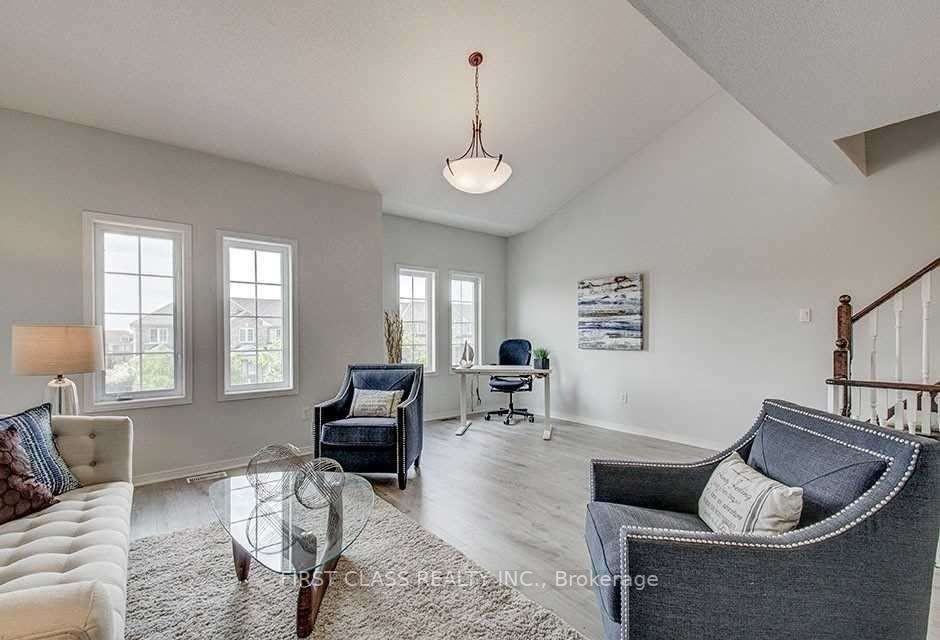 23 Barr Crescent - Photo 3 of 6